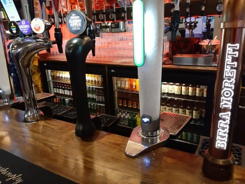 Lounge or bar, Drinks, Alcoholic drinks