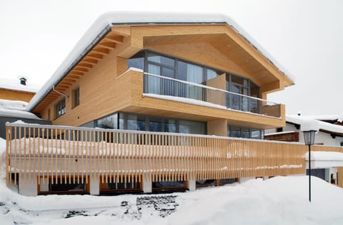 Facade/entrance, Natural landscape, Skiing, Skiing, Balcony/Terrace, Mountain view, Family