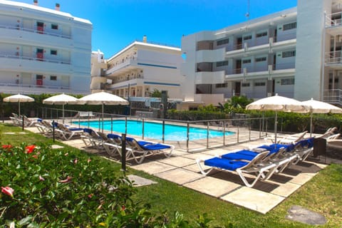 Garden, Garden view, Pool view, Swimming pool, sunbed