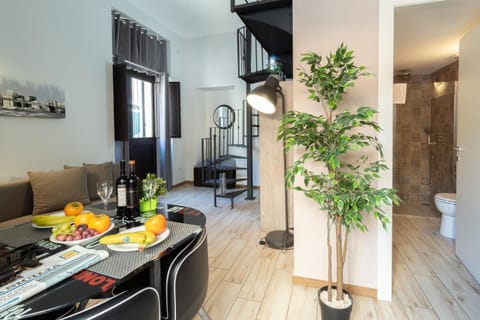 Day, Living room, Food and drinks, Seating area, Floor plan, Dining area, Food, Lunch