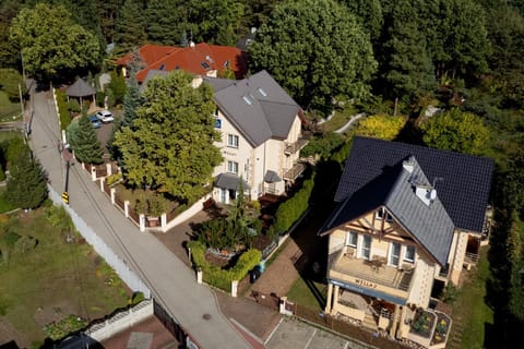 Property building, Day, Neighbourhood, Bird's eye view, Street view, Parking
