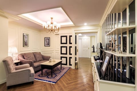 Living room, Seating area
