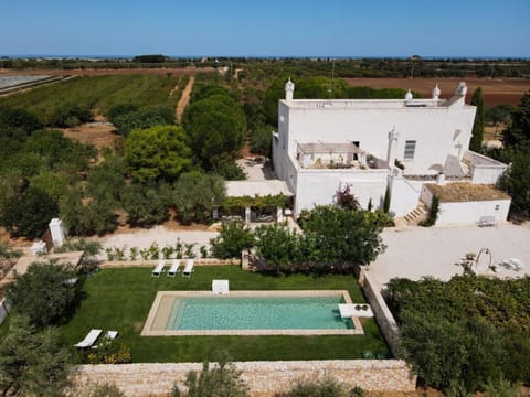 Property building, Day, Natural landscape, Bird's eye view, Garden, Garden view, Pool view, Swimming pool