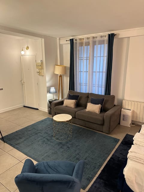 Living room, Photo of the whole room, Seating area