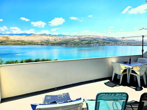 Day, Natural landscape, View (from property/room), Balcony/Terrace, Seating area, Dining area, Mountain view, Sea view