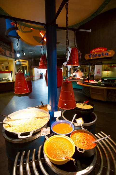 Restaurant/places to eat, Buffet breakfast