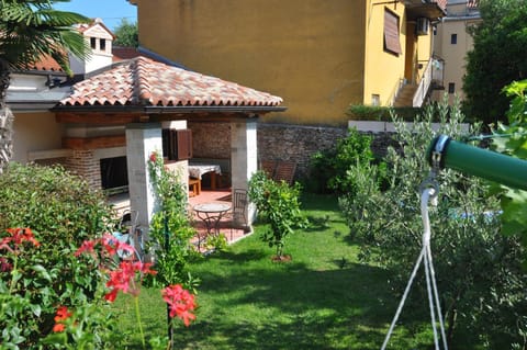 Patio, BBQ facilities, Garden
