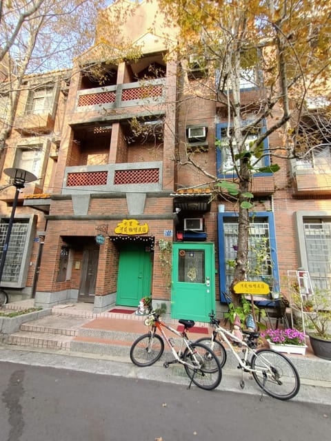 Property building, Facade/entrance, Activities, Cycling