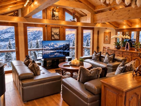 Natural landscape, TV and multimedia, Living room, Seating area, Evening entertainment, Mountain view