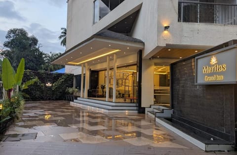 Property building, Facade/entrance, Day, Lobby or reception, Area and facilities