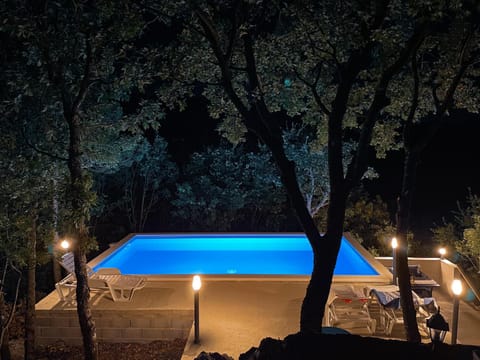 Night, Pool view