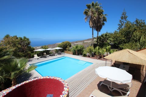 Pool view, Sea view, Swimming pool, sunbed