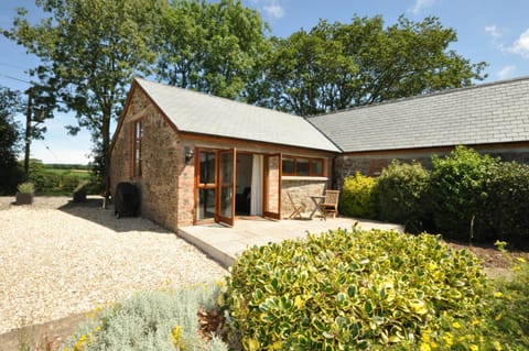 Patio, Facade/entrance, BBQ facilities, Seating area, Pets