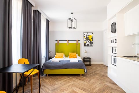 Bed, Kitchen or kitchenette, Photo of the whole room, Seating area