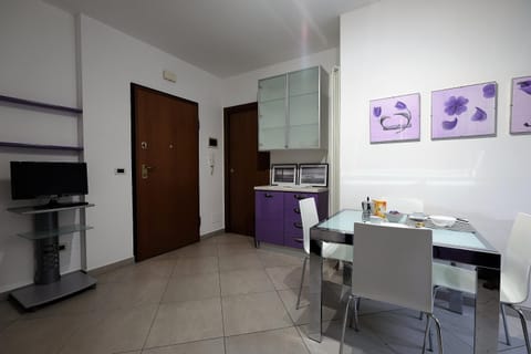 Communal lounge/ TV room, TV and multimedia, Living room, Dining area