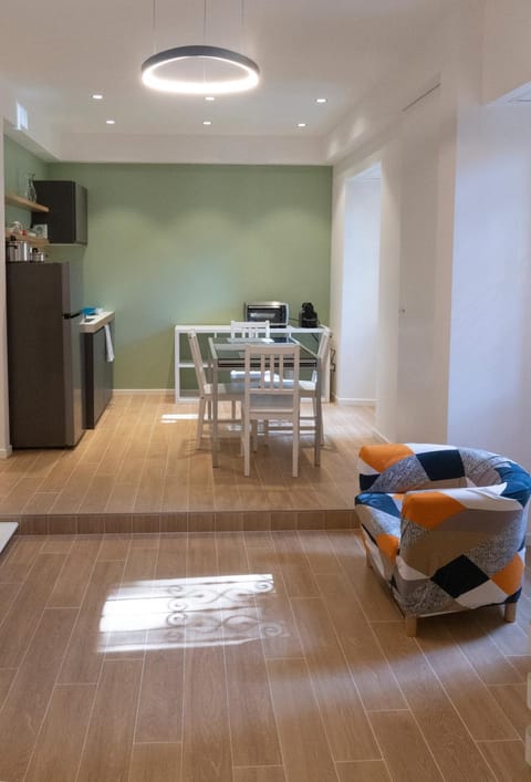 Living room, Dining area, stove