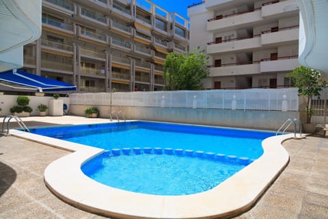 Facade/entrance, Swimming pool