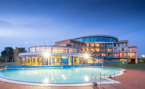 Property building, Spa and wellness centre/facilities, Swimming pool