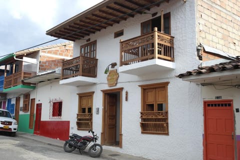 Facade/entrance