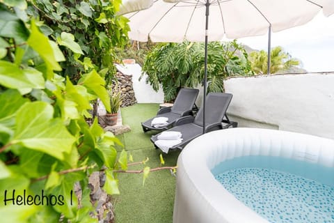 Restaurant/places to eat, Off site, Activities, BBQ facilities, Garden, Hot Tub, Solarium, Balcony/Terrace, Decorative detail, Seating area, Animals, Animals, Pets, Pets, Garden view, Mountain view, Area and facilities, Location, heating, internet, pet friendly, pet friendly, sunbed, towels, washing machine