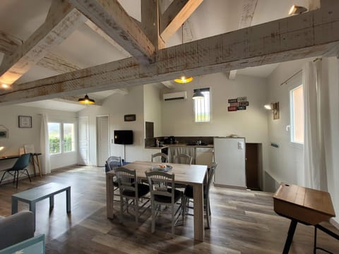 Kitchen or kitchenette, Seating area, Dining area