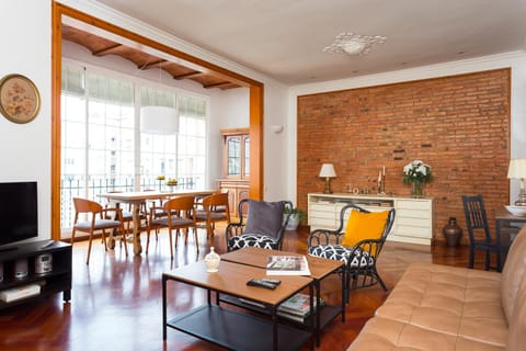 Seating area, Dining area