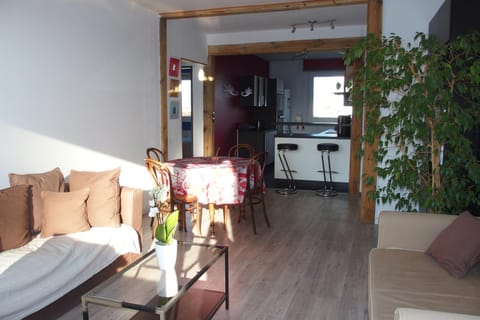 Kitchen or kitchenette, Living room, Dining area