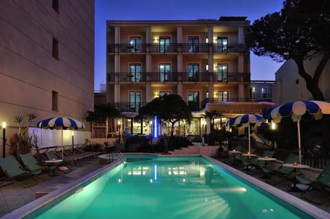 Facade/entrance, Pets, Pool view