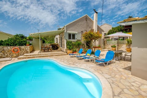 Property building, Garden view, Pool view, Swimming pool, sunbed