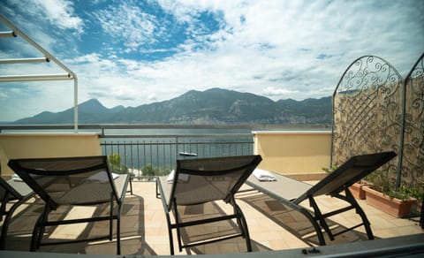 Penthouse CASA ALKEA Masse Lake view Apartment in Brenzone sul Garda