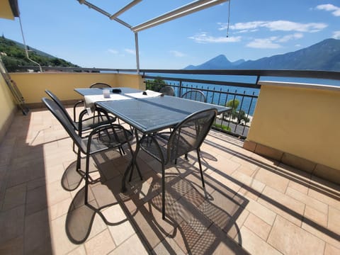 Penthouse CASA ALKEA Masse Lake view Apartment in Brenzone sul Garda