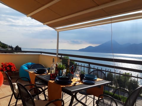 Penthouse CASA ALKEA Masse Lake view Apartment in Brenzone sul Garda