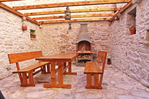 Patio, Spring, Off site, Day, Winter, Summer, BBQ facilities, Garden, Balcony/Terrace, Autumn, Garden view, Sunrise, young children, older children, group of guests, Family