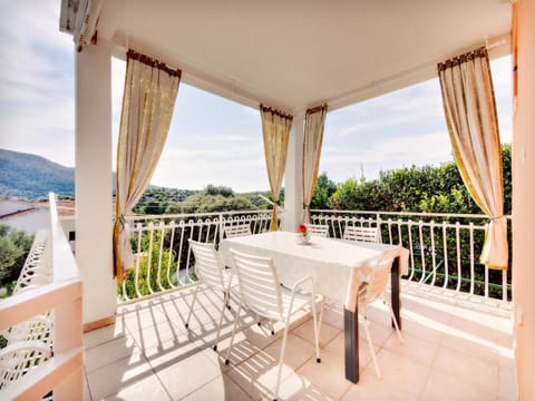 Balcony/Terrace, children, Family