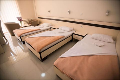 TV and multimedia, Seating area, Bedroom