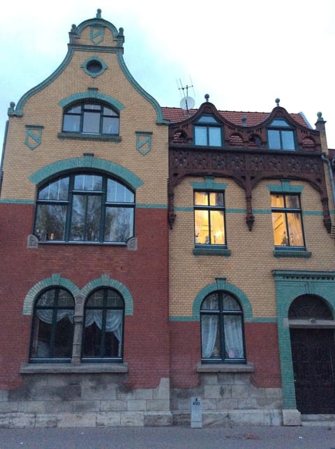 Facade/entrance, Street view, Area and facilities