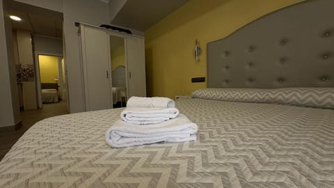 Bed, Photo of the whole room, towels