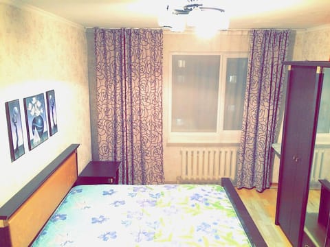 Bedroom, children, young children, older children, group of guests, bunk bed, Family