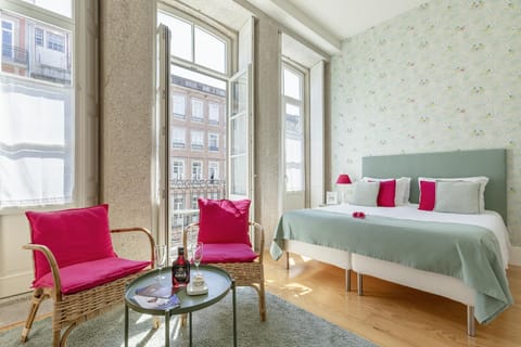 Bed, Living room, Photo of the whole room, Bedroom