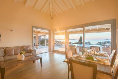 Balcony/Terrace, Living room, Dining area, Sunrise