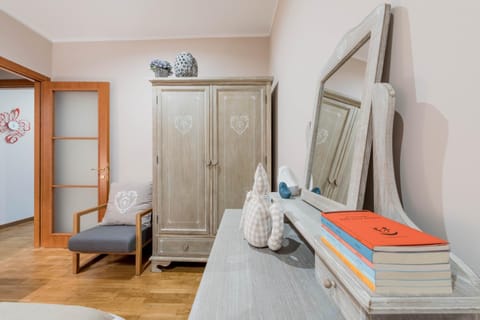 Photo of the whole room, Decorative detail, Bedroom