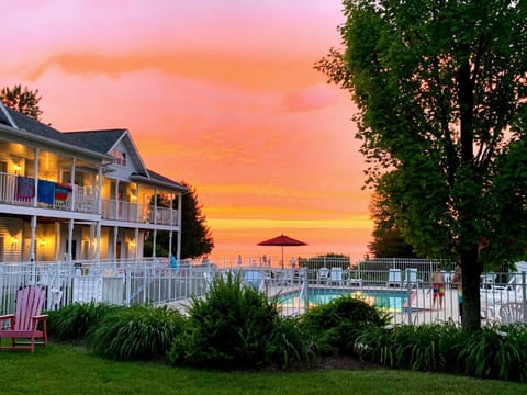 Natural landscape, Swimming pool, Swimming pool, Sunset, sunbed