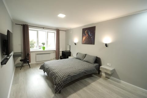 TV and multimedia, Seating area, Bedroom