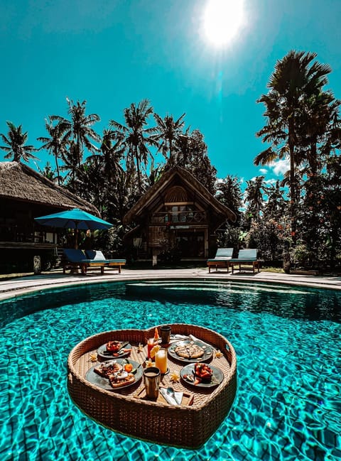 Swimming pool, Breakfast
