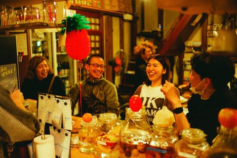 Restaurant/places to eat, Lounge or bar