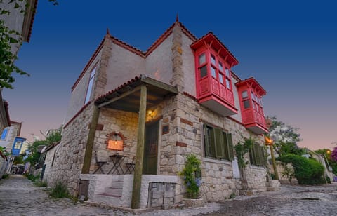 Property building, Day