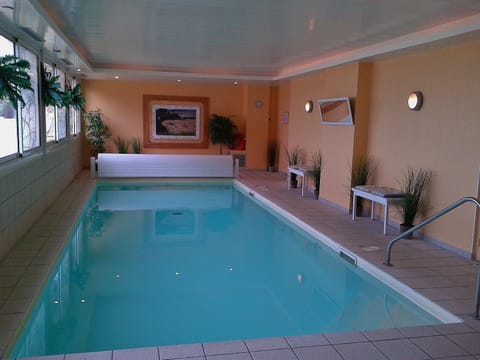 Swimming pool, Swimming pool