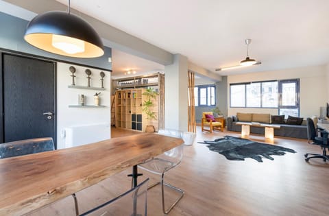 TV and multimedia, Living room, Seating area, Dining area