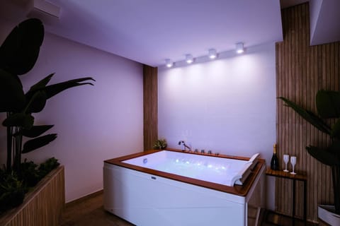 Hot Tub, Hot Tub
