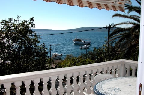 Patio, Summer, Garden, Balcony/Terrace, Seating area, Beach, On site, Sunrise